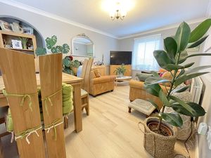 Osbornes Court- click for photo gallery